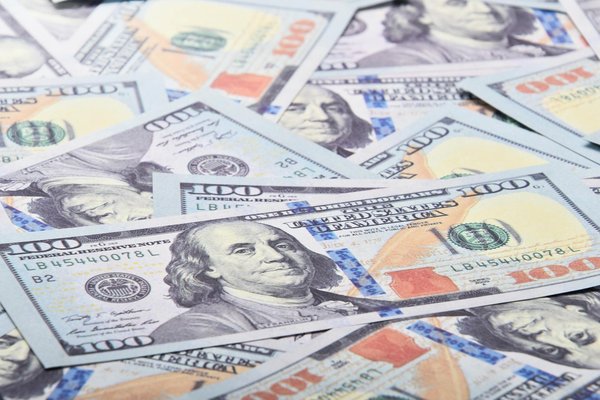 Répercussions de la hausse des taux d"intérêt sur les stratégies financières des entreprises : enjeux et perspectives à explorer